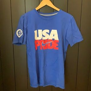 Small men’s Nike standard fit T. 100% cotton